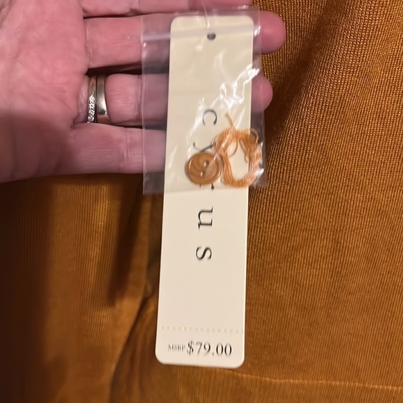 Cyrus size medium sweater. NWT - Picture 2 of 5